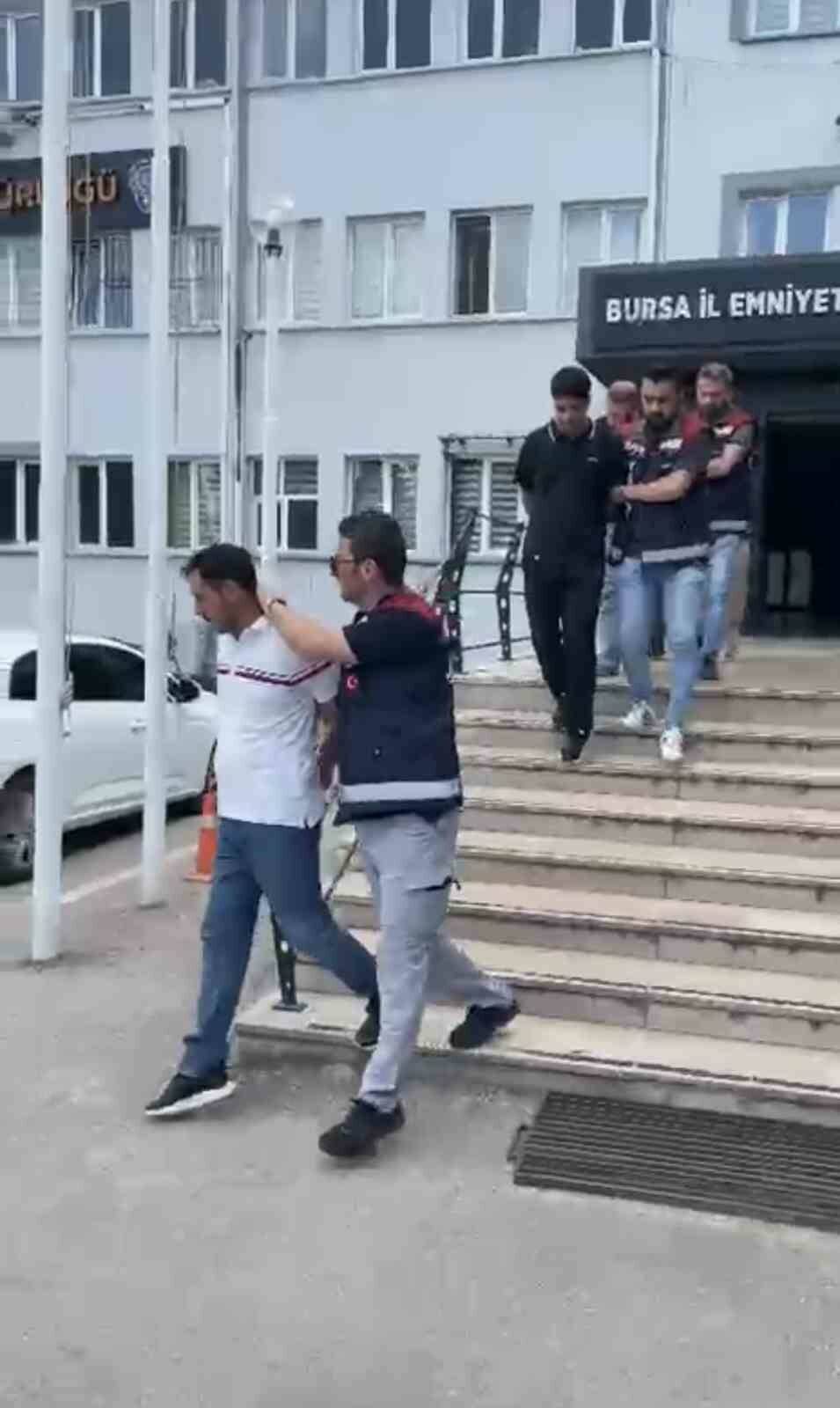 is ve burs vaadiyle hesap avina cikan sebekeye film gibi operasyon polis ikinci kisi rolune girip cokertti 31b295f567d8