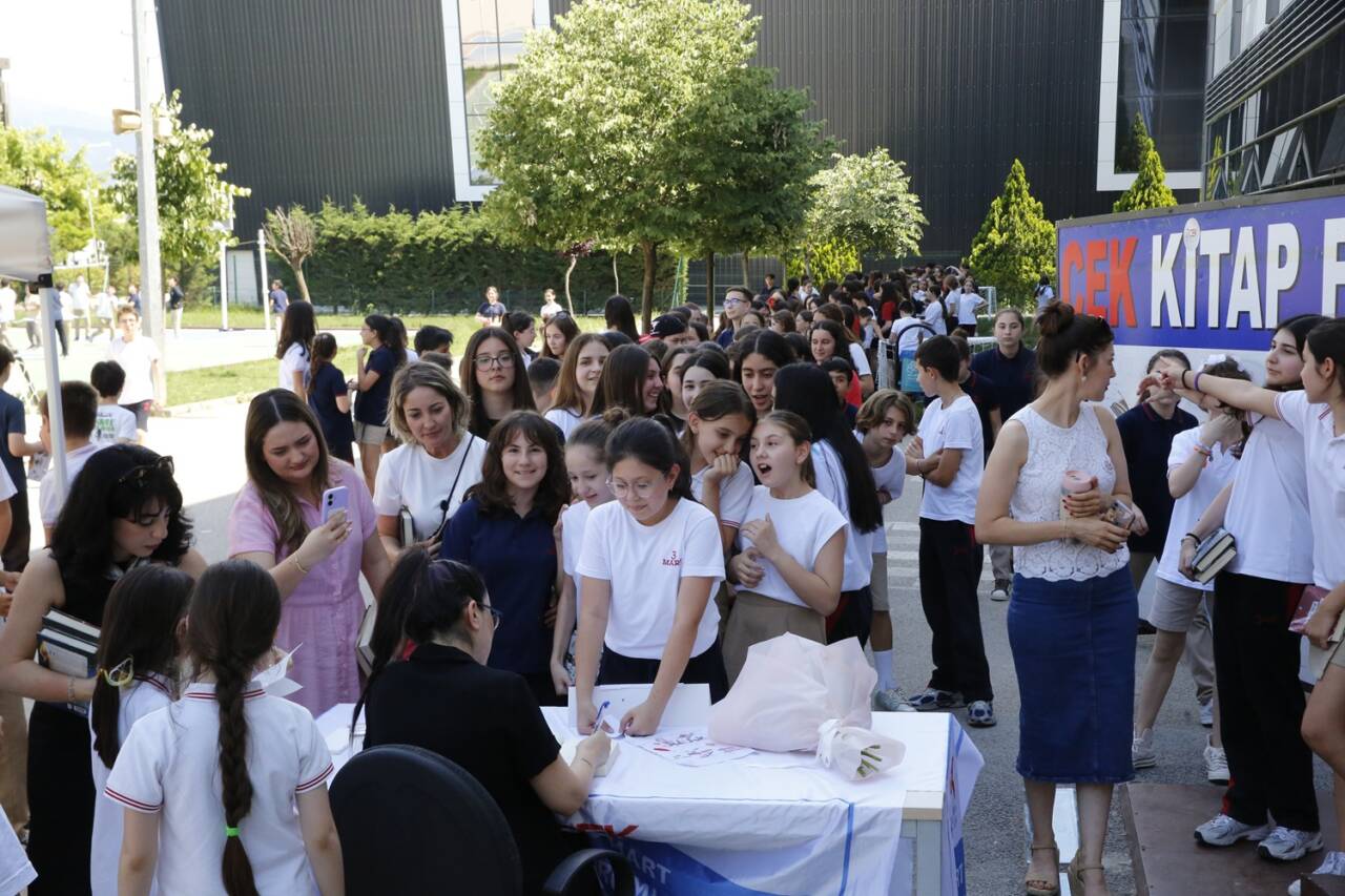 Bursa'ya ünlü yazar akını 5 isil isikjpeg