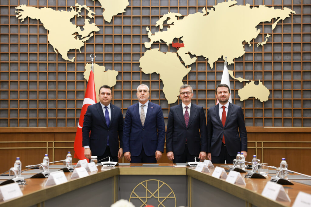 İletişim ve medya sektöründe istihdamın geliştirilmesi, nitelikli işgücünün sektöre kazandırılması