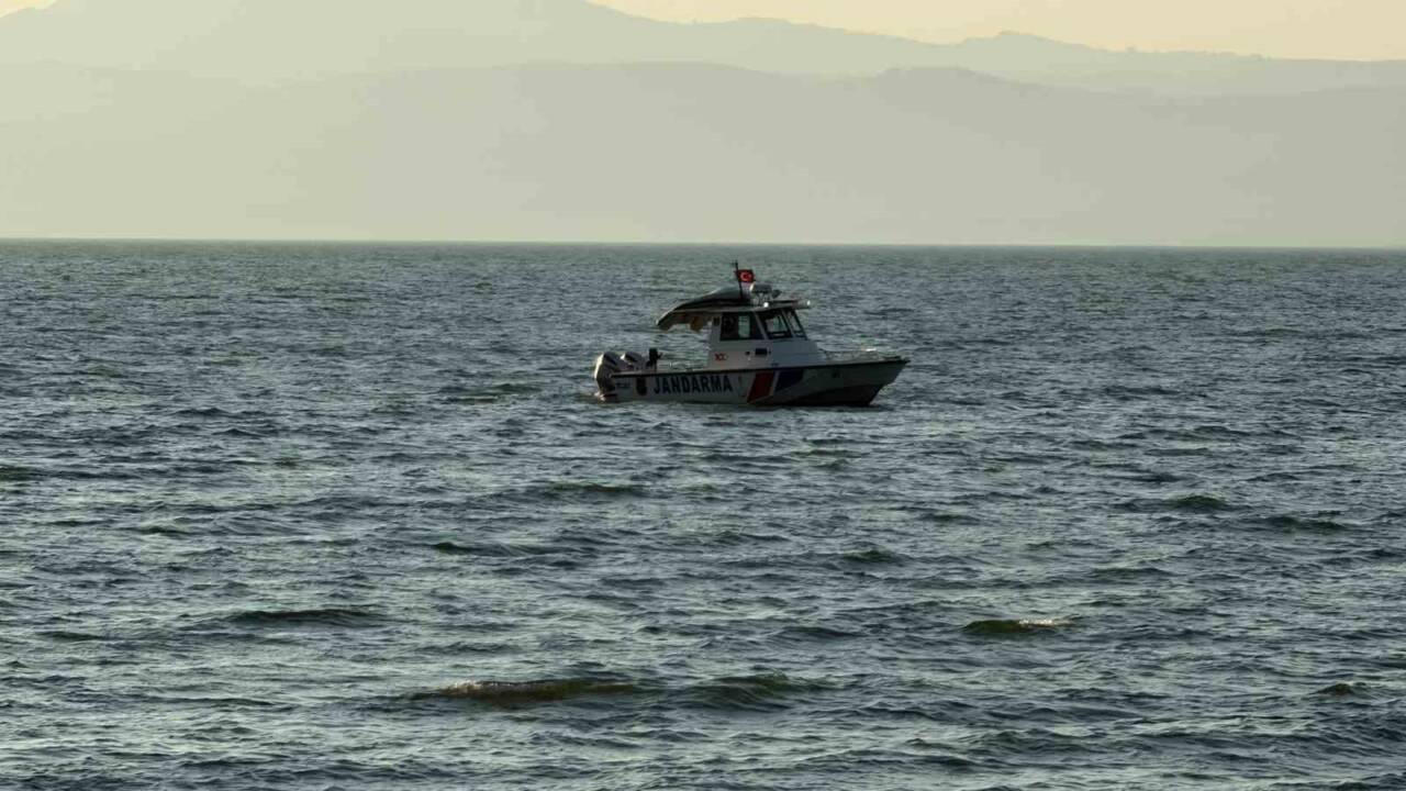 Bursa'da bir babanın acı ölümü! Oğlu kurtuldu ama... 2 iznik golunde akintiya kapilan emekli polis hayatini kaybetti oglu kurtarildi 710c14d87aeb