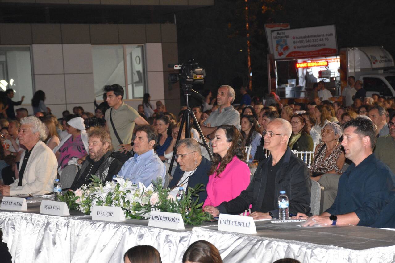 Bursa 3 Mart Eğitim Kurumları'nın en güzel sesi belli oldu 1 juri uyelerijpg
