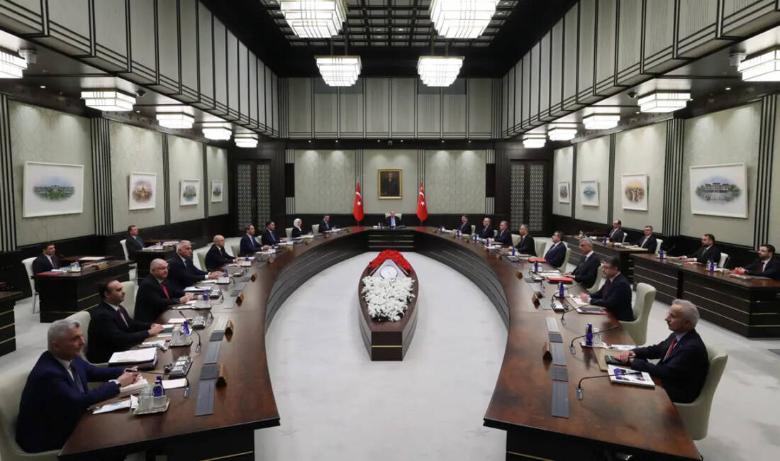 Kabine toplanıyor! Gündemde hangi konular var? Cumhurbaşkanlığı Kabinesi yarın Cumhurbaşkanı Recep Tayyip Erdoğan başkanlığında Beştepe’de toplanacak.