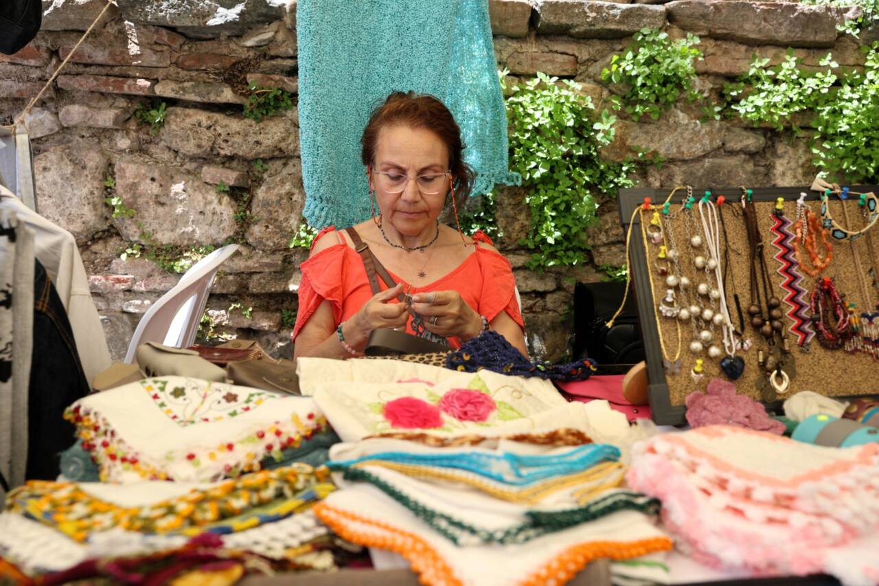 Bursa’da el emeği ekonomiye dönüşüyor 3 Bursa’da el emeği ekonomiye dönüşüyor