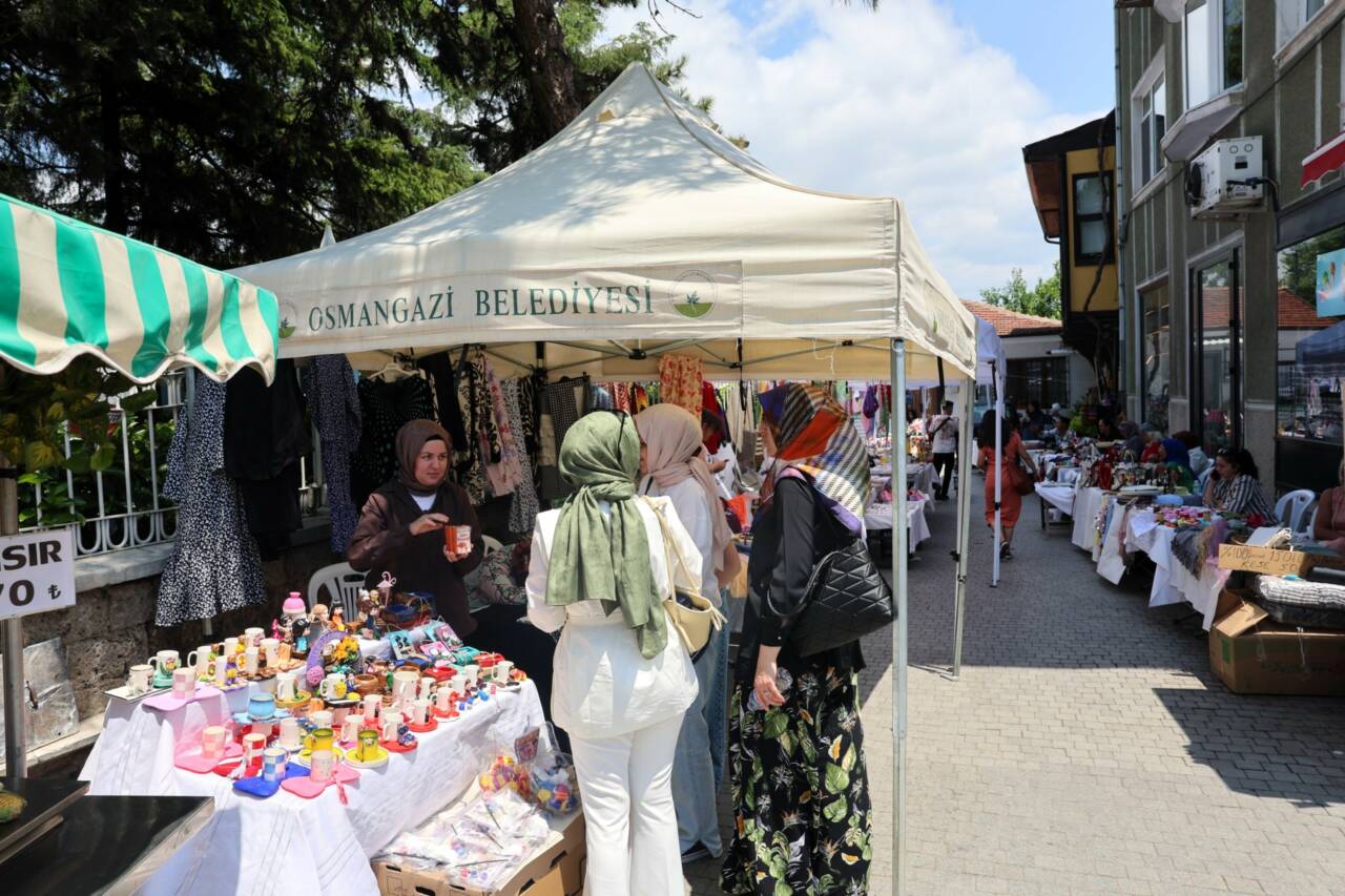 Bursa’da el emeği ekonomiye dönüşüyor 6 Bursa’da el emeği ekonomiye dönüşüyor