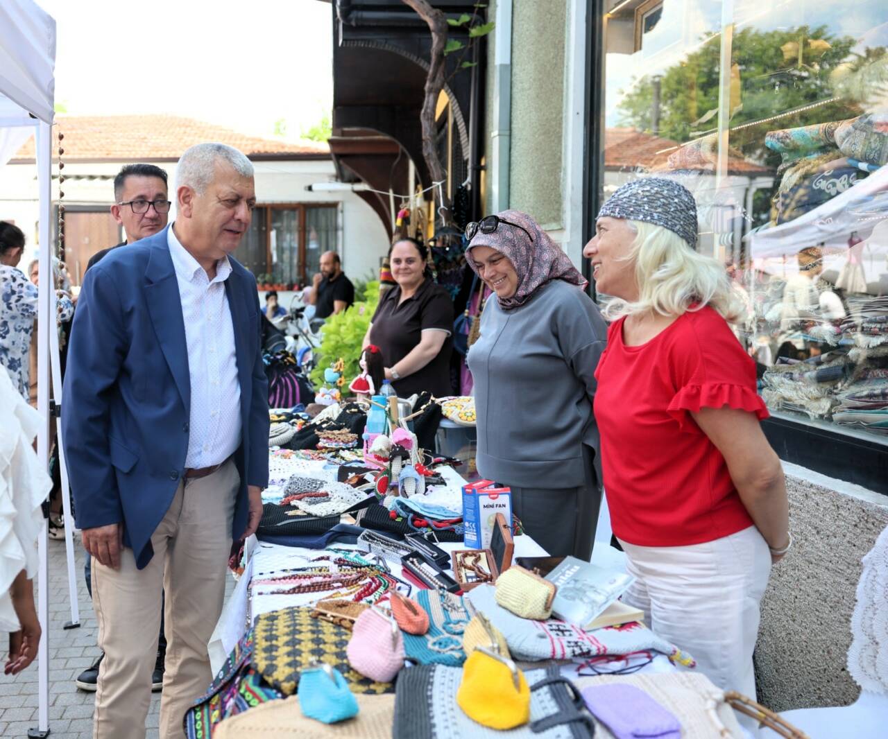 Bursa’da el emeği ekonomiye dönüşüyor 9 Bursa’da el emeği ekonomiye dönüşüyor