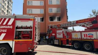 Kahramanmaraş'ın Onikişubat ilçesindeki bir apartman dairesinde çıkan yangında 3 kardeş