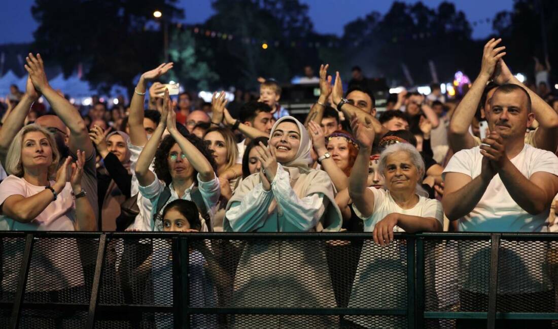 2.Nilüfer Karadeniz Festivali’nin ikinci günü de dolu dolu geçti. Horon