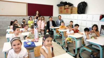 Karne heyecanı yaşayan öğrencilerle bir araya gelen Osmangazi Belediye Başkanı