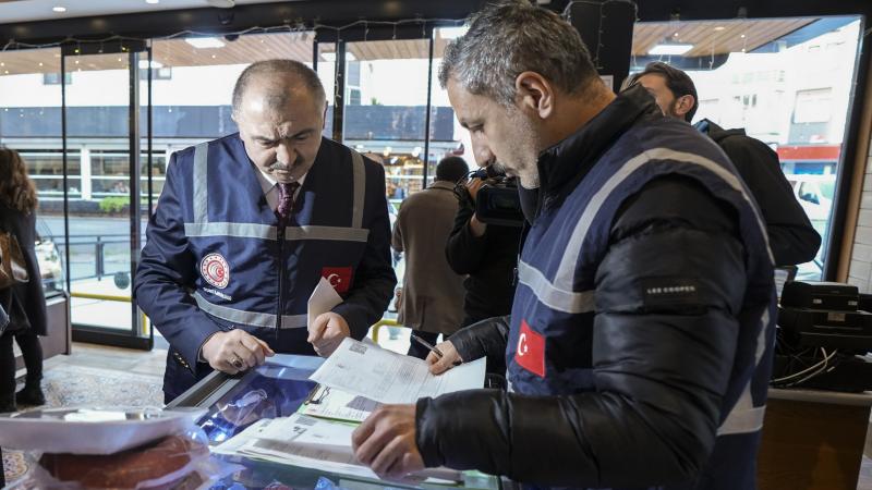 Servis ücreti alan işletmeye dev ceza Ticaret Bakanlığı, "servis ücreti" tahsil etmek isteyen işletmelerin tespit edilerek,