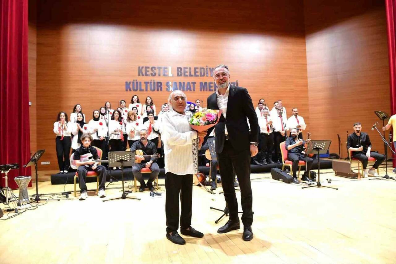 Kestel Belediyesi Türk Halk Müziği Korosu’ndan unutulmaz konser 2 kestel belediyesi turk halk muzigi korosundan unutulmaz konser 159443d788ab