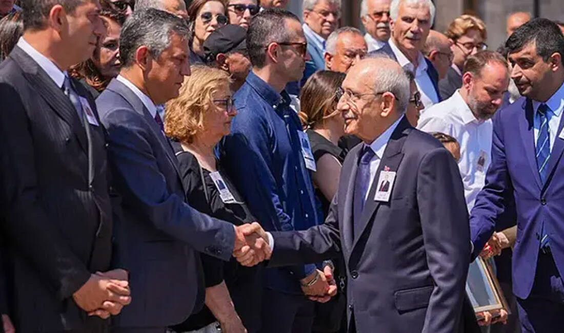 CHP Genel Başkanı Kemal Kılıçdaroğlu ile Grup Başkanı Özgür Özel,