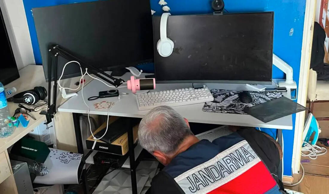 MİT kredi kartı şebekesini çökertti İstanbul ve Kocaeli'de düzenlenen eş zamanlı operasyonlarda çok sayıda kişiyi