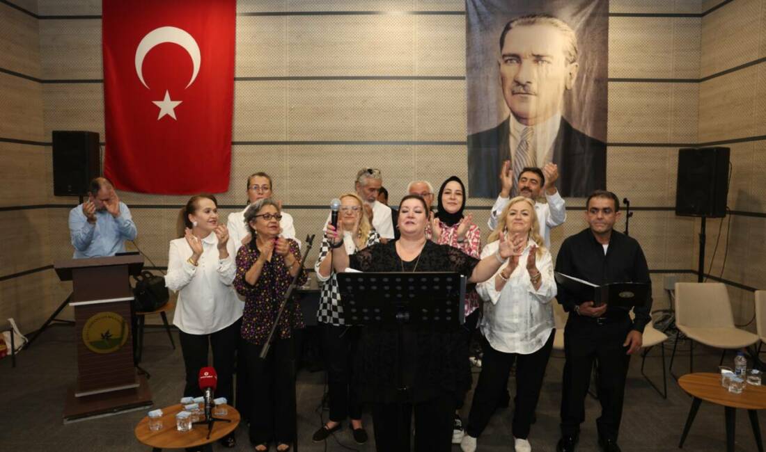 Bursa’da moral konseri Osmangazi Belediyesi’nin düzenlediği moral konserinde BAREM, OBAM ve ALBAM üyeleri,