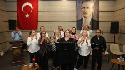 Osmangazi Belediyesi’nin düzenlediği moral konserinde BAREM, OBAM ve ALBAM üyeleri,