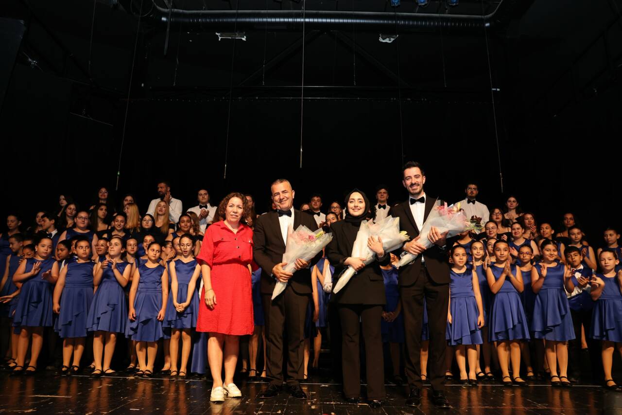 Nilüfer’in farklı sesleri bu konserde bir oldu 1 koro 5