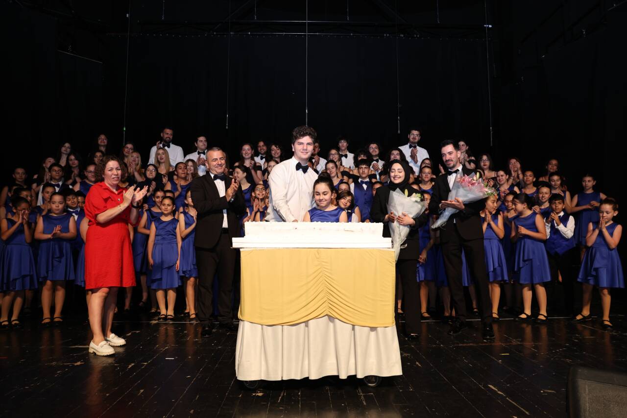 Nilüfer’in farklı sesleri bu konserde bir oldu 2 koro 7