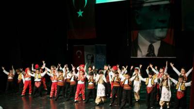 Nilüfer Belediyesi bünyesindeki kreşlerde eğitim gören çocuklar, düzenlenen yıl sonu