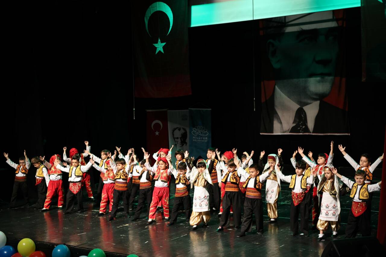 Bursa'da Nilüferli miniklerin mezuniyet sevinci 2 Bursa'da Nilüferli miniklerin mezuniyet sevinci