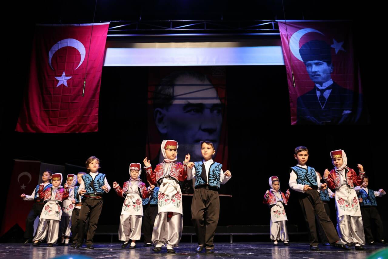 Bursa'da Nilüferli miniklerin mezuniyet sevinci 3 Bursa'da Nilüferli miniklerin mezuniyet sevinci