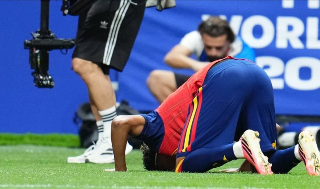 İspanya Milli Takımı'nın formasını giyen 18 yaşındaki Fas asıllı futbolcu