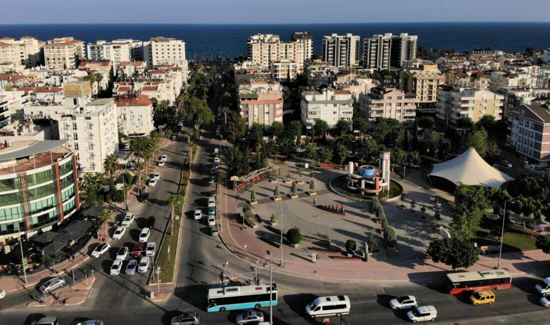 Antalya'nın Konyaaltı ilçesindeki lüks sitede, site sakinlerinden 20 bin lira