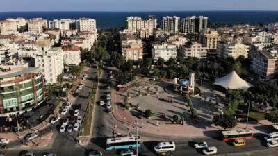 Antalya'nın Konyaaltı ilçesindeki lüks sitede, site sakinlerinden 20 bin lira