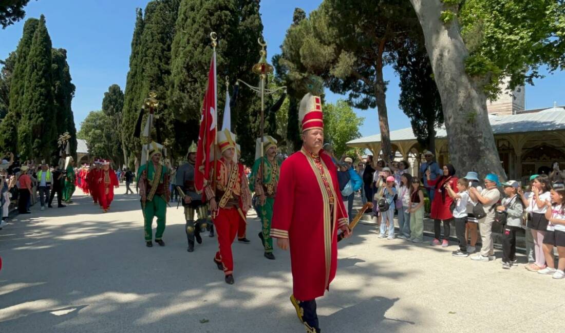 Milli Saraylar Başkanlığı'nın düzenlediği ve büyük ilgiyle izlenen geleneksel mehteran