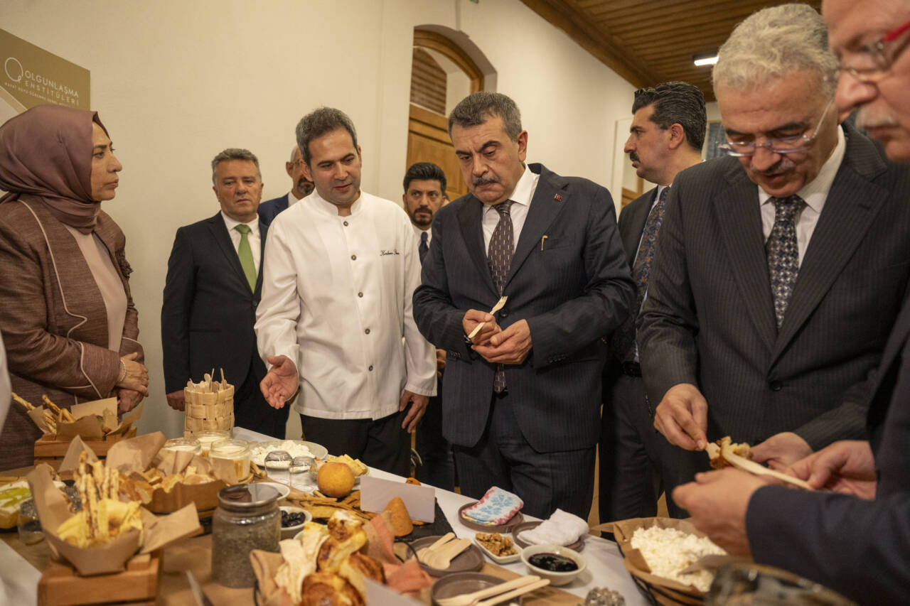 Bursa'da "Türkiye'nin Peynir Kültürü" sergisi açıldı 4 mrt4298jpg