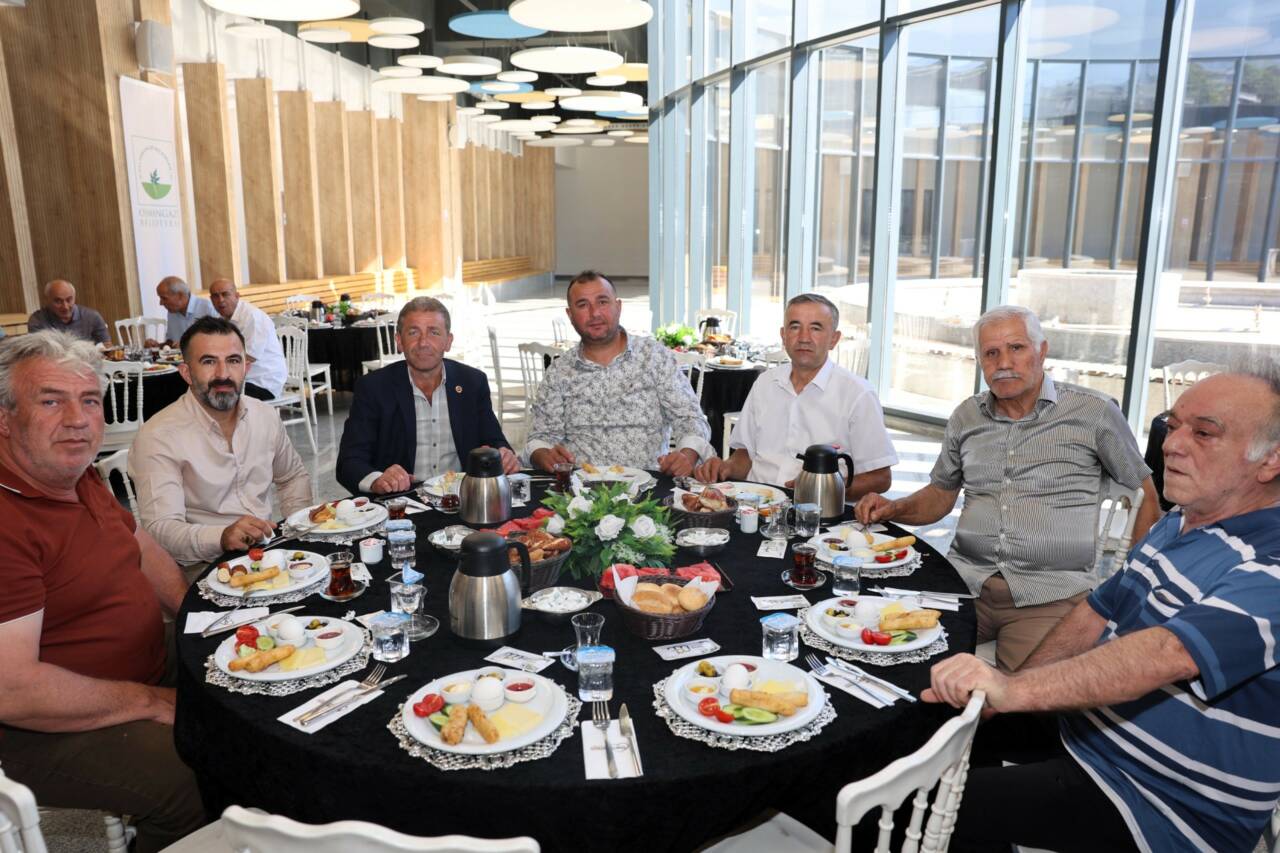 Bursa'da Başkan Aydın'dan muhtarlarla ortak akıl buluşması 5 Fwd: Başkan Aydın Muhtarlarla Ortak Akıl Buluşması’nda Bir Araya Geldi (Görüntülü)