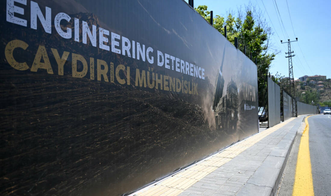 Turgut Özal Bulvarı'ndaki bazı noktalara "Barışın Anahtarı", "Güvenliğin Anahtarı" ve
