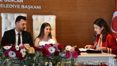 Birçok ilde nikah salonlarında, evlilik günlerini özel kılmak isteyen çiftlerin