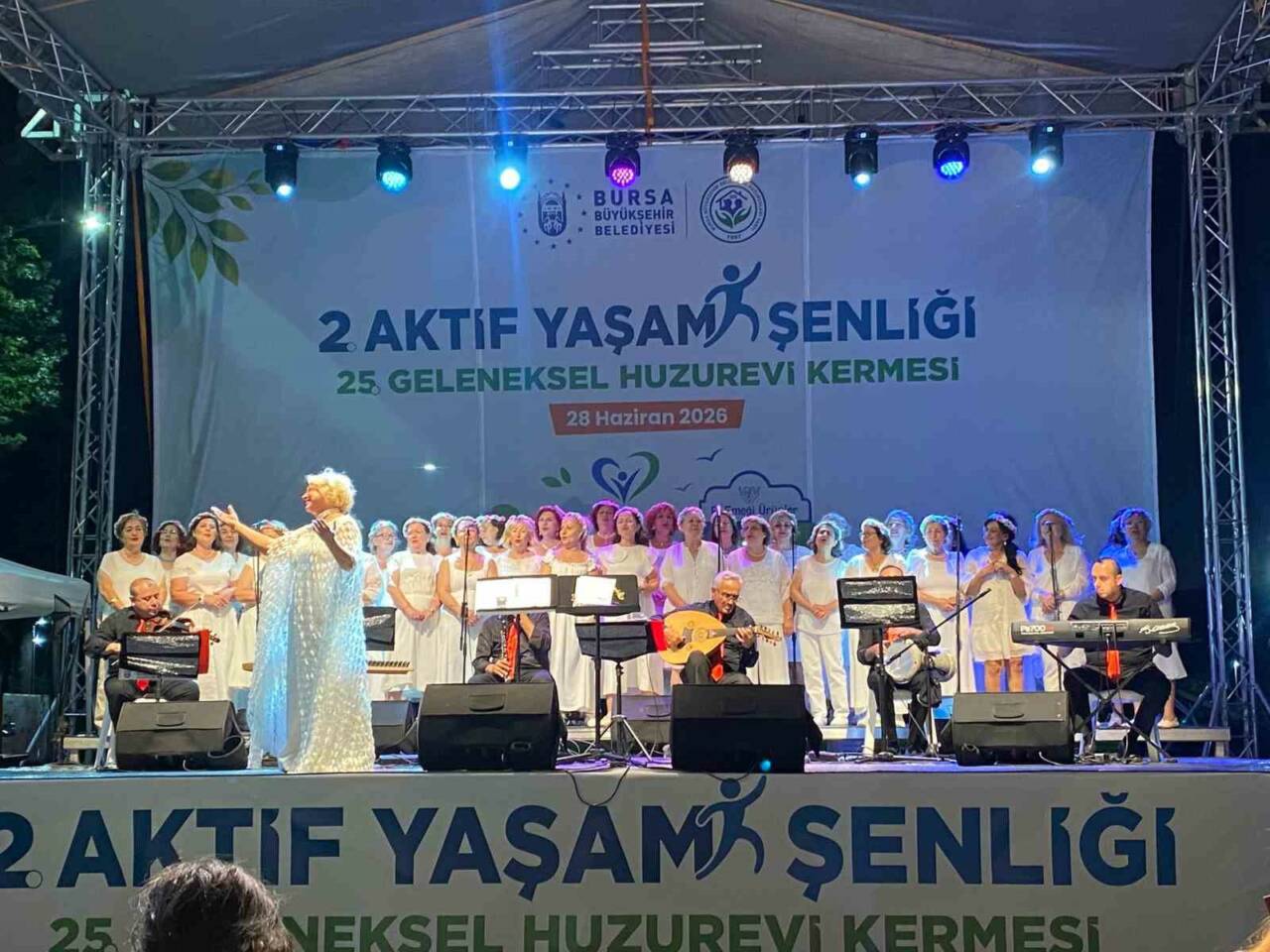 nilufer kadin korosu geleneksel hayir satisina renk katti 3b3905c8f103