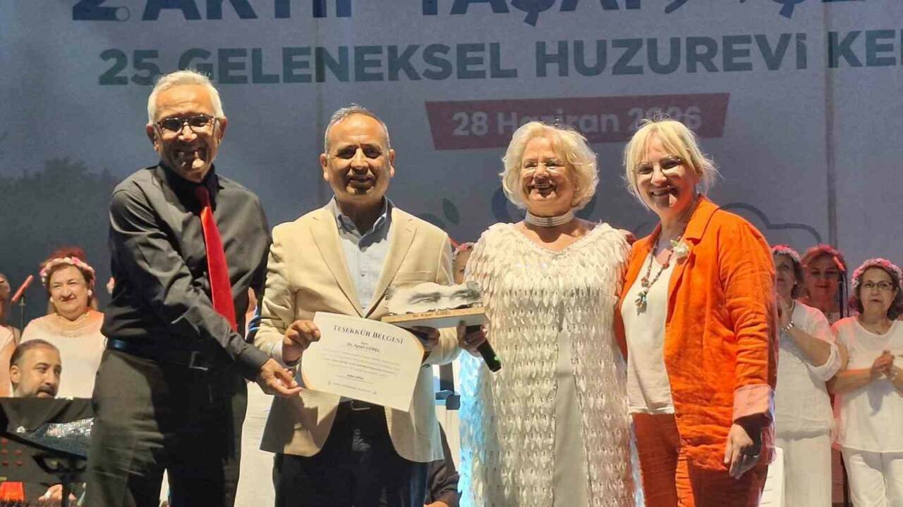 nilufer kadin korosu geleneksel hayir satisina renk katti c2c388f159df