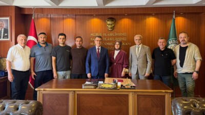 Bursa Oto Tamircileri Odası Başkanı Mustafa Geç ve yönetimi 45.