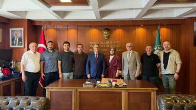 Bursa Oto Tamircileri Odası Başkanı Mustafa Geç ve yönetimi 45.