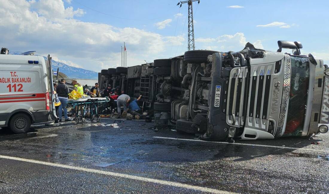 Ağrı'nın Patnos ilçesinde meydana gelen zincirleme trafik kazasında 2 kişi