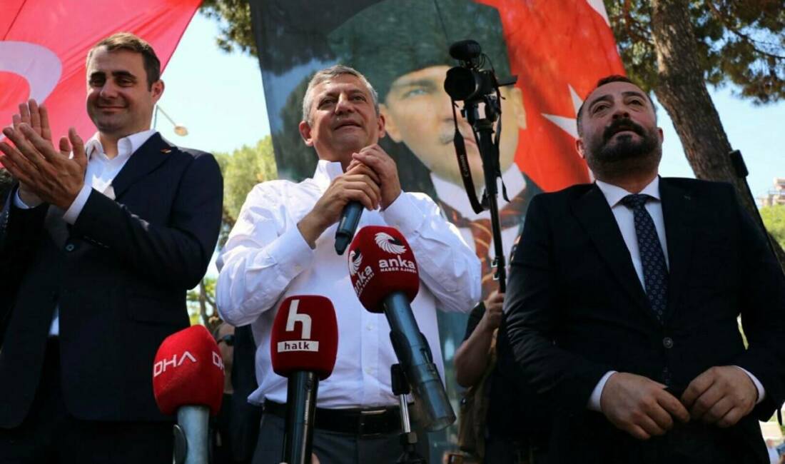 CHP Meclis Grup Başkanı Özgür Özel, İzmir'in Ödemiş ilçesinde yaptığı