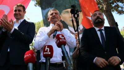 CHP Meclis Grup Başkanı Özgür Özel, İzmir'in Ödemiş ilçesinde yaptığı
