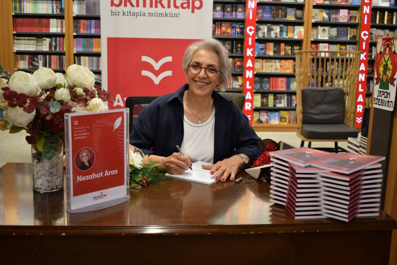 Nezahat Aras'ın ilk kitabı okuyucusuyla buluştu 2 Nezahat Aras'ın ilk kitabı okuyucusuyla buluştu