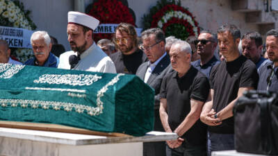 Teknik direktör Rıza Çalımbay'ın 85 yaşında vefat eden annesi Fatma
