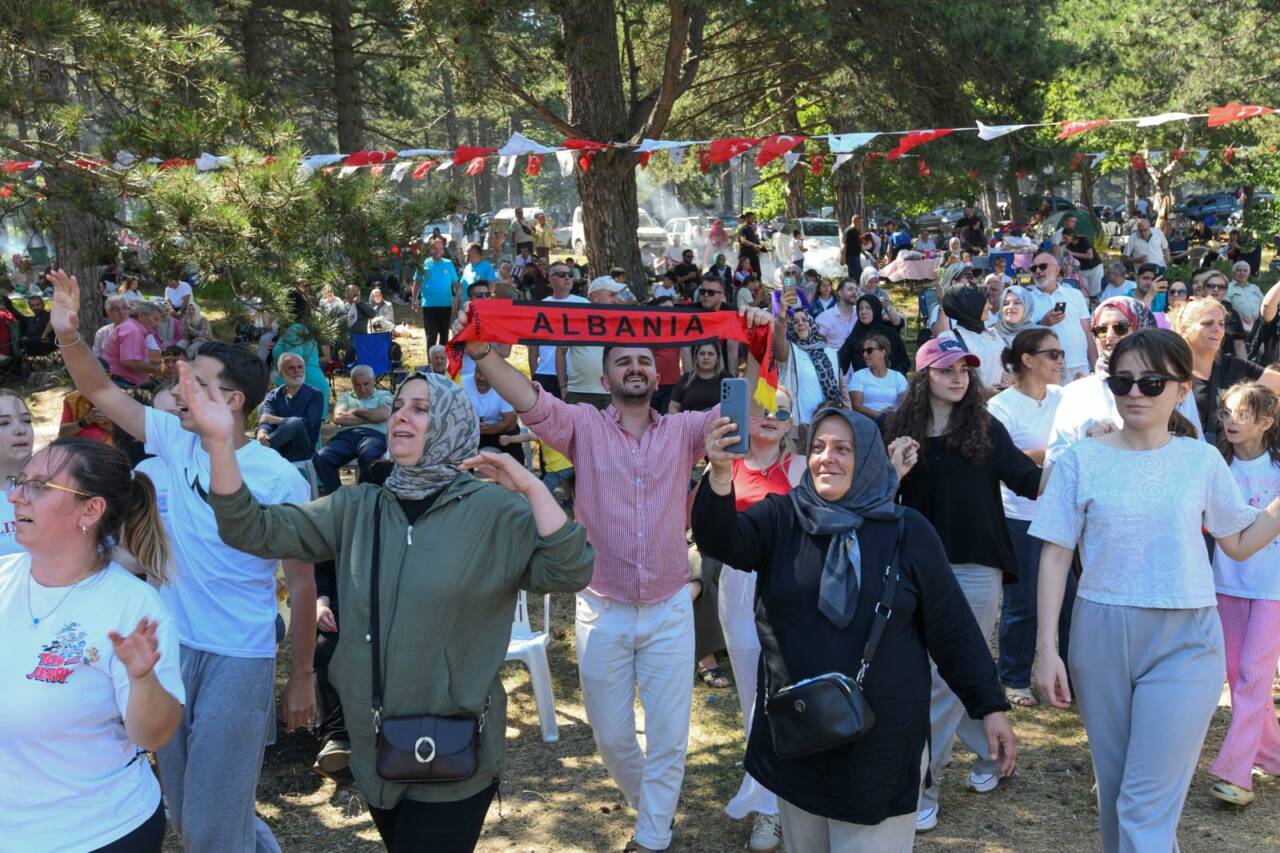 Fwd: Başkan Aydın RUMELİFED Pikniğinde Vatandaşlarla Buluştu (Görüntülü)