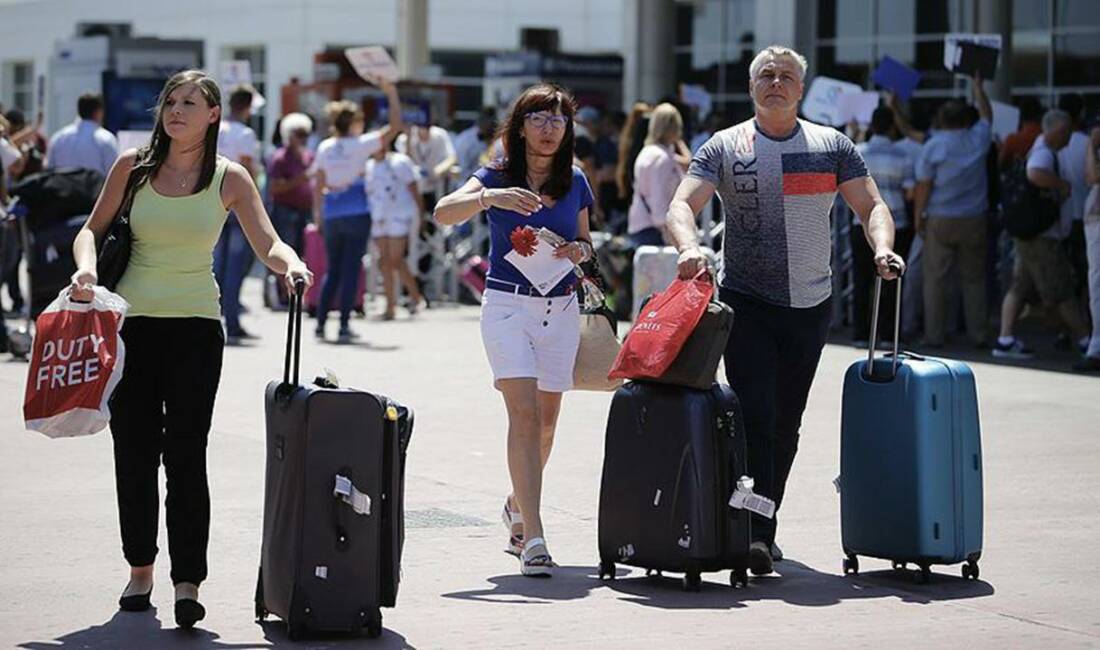 Rus turistlerin yaz rotası değişmedi: Türkiye zirvede Rus turistlerin uzun süredir güçlü seyreden Türkiye ilgisinin bu yıl