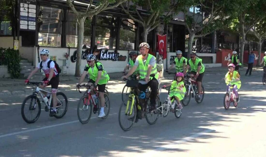 Bursa’da sağlıklı hayat için pedal çevirdiler Yeşilay tarafından bu yıl 13.’sü düzenlenen Geleneksel Yeşilay Bisiklet Turu,