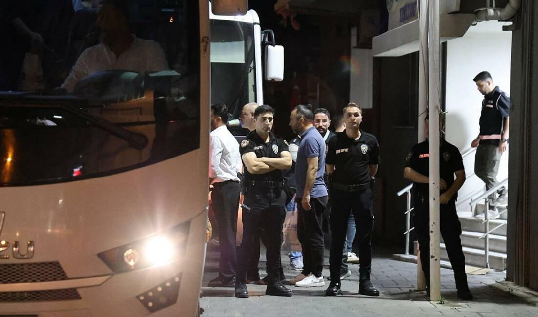 İzmir'in Seferihisar Belediyesine yönelik yürütülen rüşvet soruşturmasında gözaltına alınan Belediye