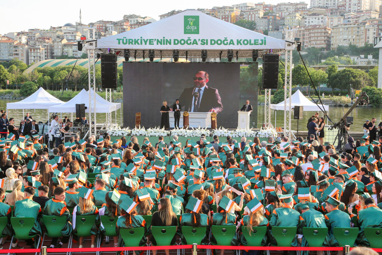 Bursa Doğa Koleji'nde mezuniyet gururu