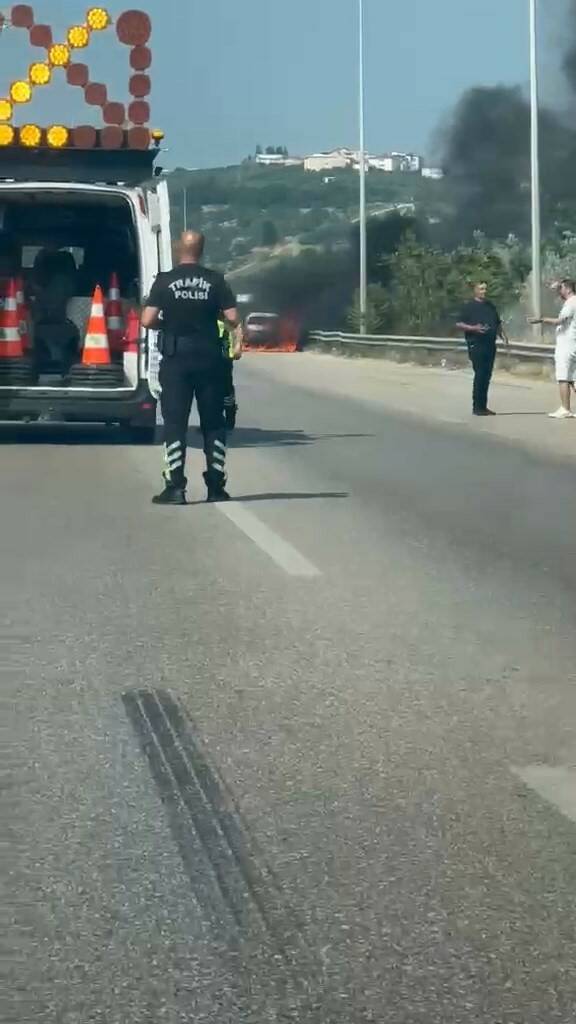 Bursa'da korku dolu anlar 1 seyir halindeki arac alevlere teslim oldu c495842186ba