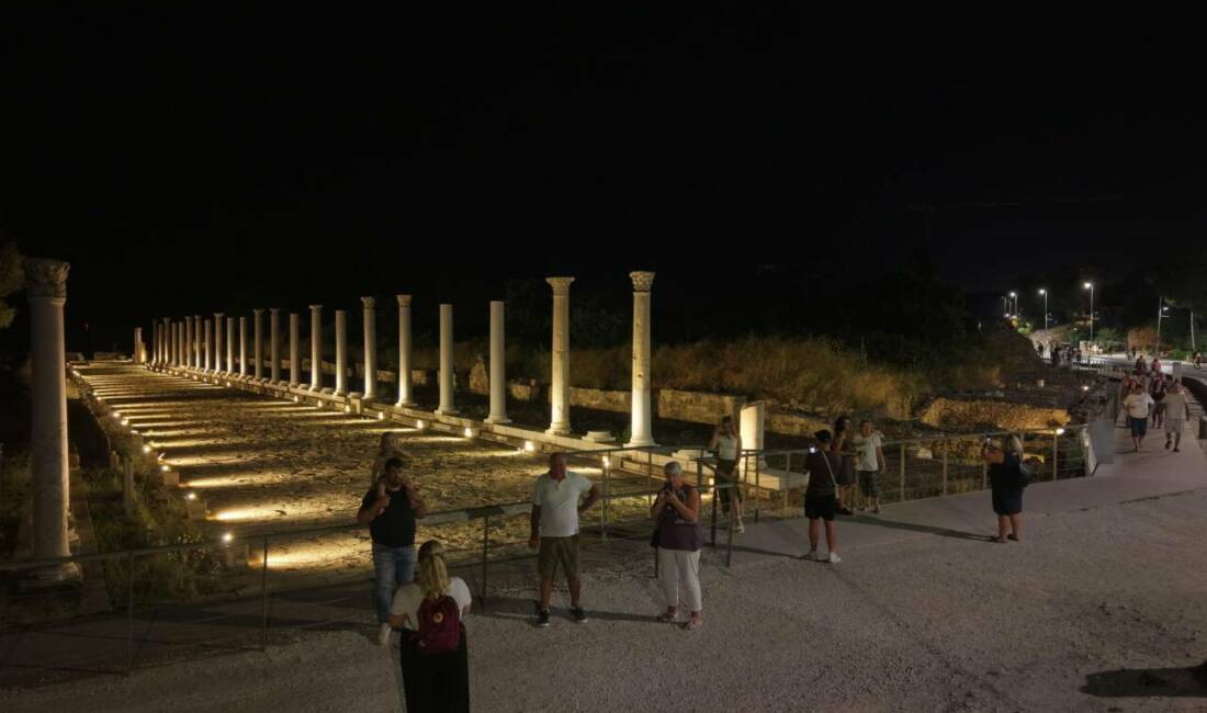 Antalya'da gece müzeciliği kapsamında akşam ziyaretlerine açılan Side Antik Kenti,