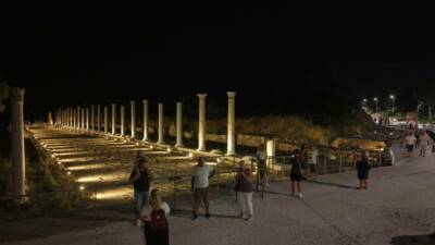 Antalya'da gece müzeciliği kapsamında akşam ziyaretlerine açılan Side Antik Kenti,