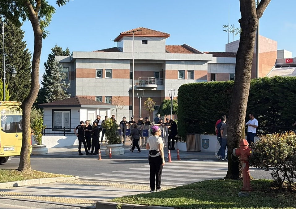 silivri belediyesine operasyon baskan dahil cok sayida kisi gozaltinda e88d4e5c48de