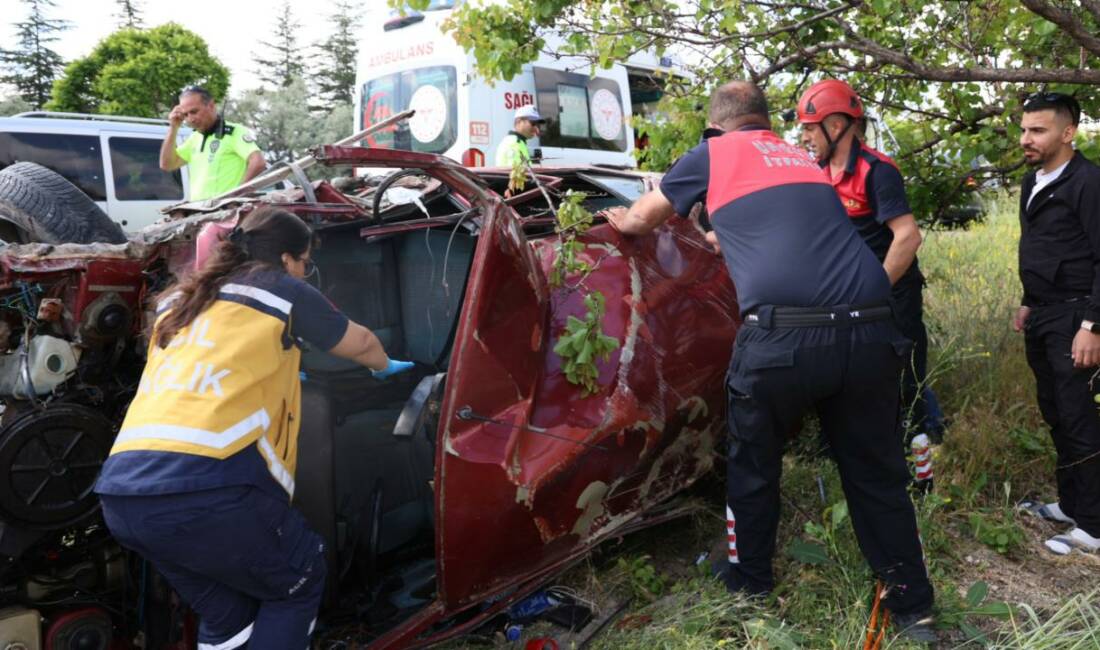 Sınav yolunda feci kaza Nevşehir'de üniversite sınavına yetişmeye çalışan gençlerin bulunduğu otomobilin hafif ticari